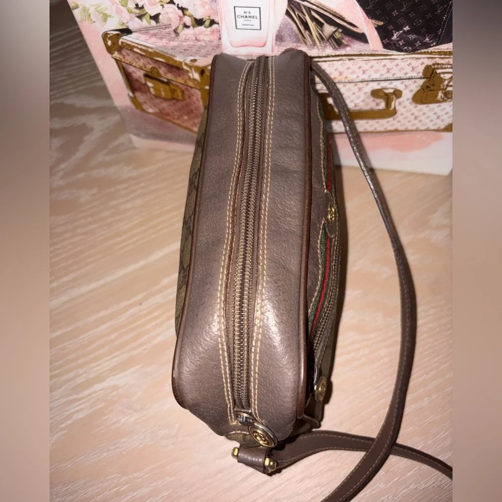 Gucci Vintage Brown and Tan Signature Logo Crossbody Bag EUC with Minor Interior - Picture 7 of 16